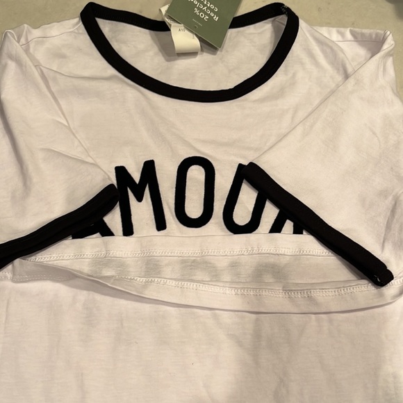 Cute t! Never worn - Picture 2 of 2